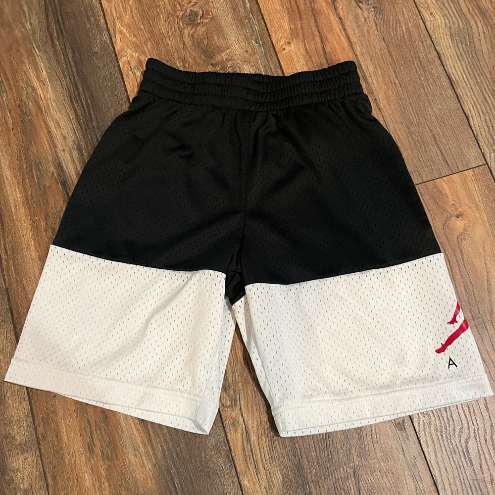 { jordan } jumpman black and White Shorts